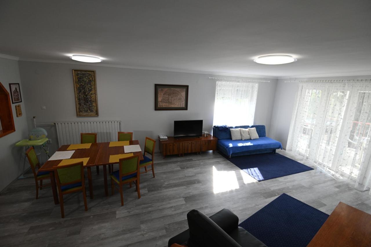 Borbarat Vendeghaz Villa เอ็กเกอร์ ภายนอก รูปภาพ